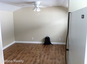 915 E Balboa Blvd in Newport Beach, CA - Building Photo - Building Photo