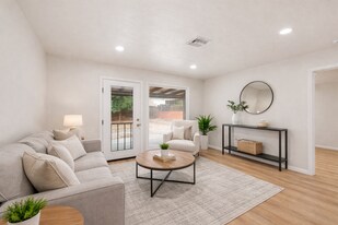 5162 Ewing St in San Diego, CA - Building Photo