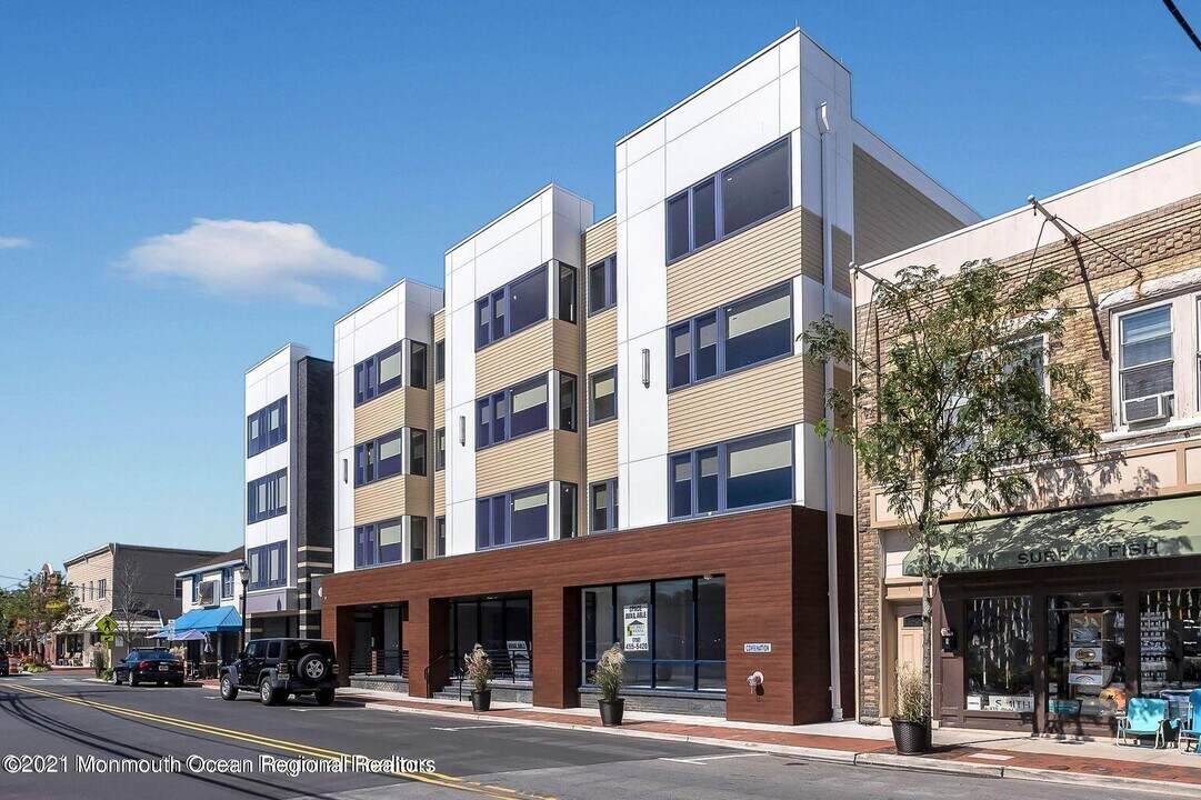 131 Brighton Ave in Long Branch, NJ - Building Photo