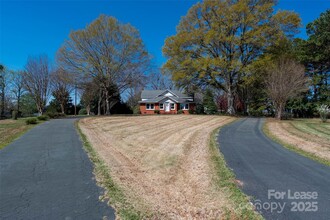 2402 S Point Rd in Belmont, NC - Building Photo - Building Photo