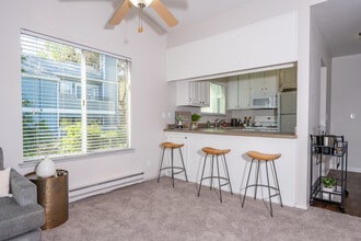 Bay Village in Vallejo, CA - Foto de edificio - Interior Photo