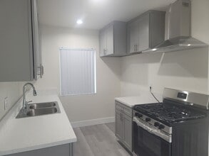 14609 Saticoy St in Los Angeles, CA - Building Photo - Building Photo