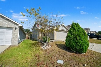 3615 Longhorn Creek in San Antonio, TX - Building Photo - Building Photo