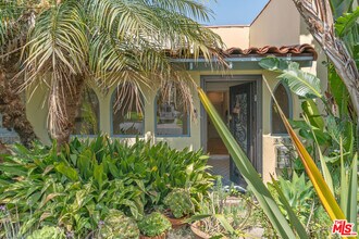 809 S Muirfield Rd in Los Angeles, CA - Building Photo - Building Photo