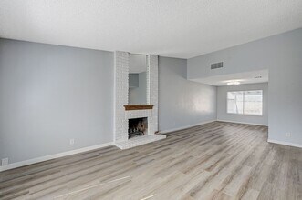 6272 W Elmira Dr in Las Vegas, NV - Building Photo - Building Photo