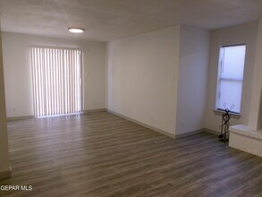 7013 Echo Cliffs Dr in El Paso, TX - Building Photo - Building Photo