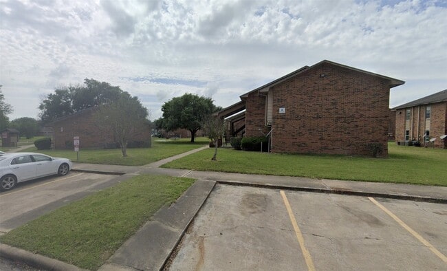 1845 5th St in Hempstead, TX - Building Photo - Building Photo