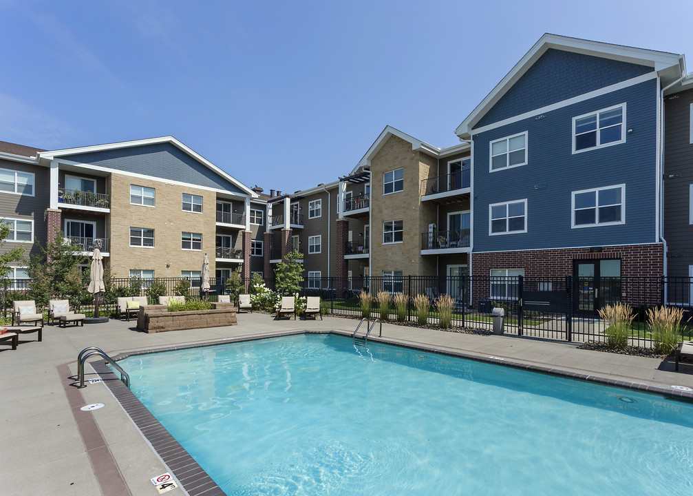 Sierra Pointe Apartments in West Des Moines, IA - Building Photo