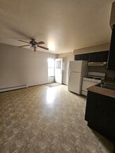 1450 Getzelman Dr, Unit 2E in Elgin, IL - Building Photo - Building Photo