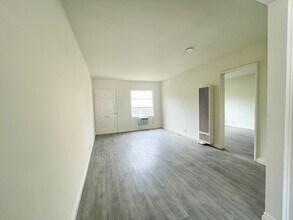 525 E Valencia Ave, Unit B in Burbank, CA - Foto de edificio - Building Photo