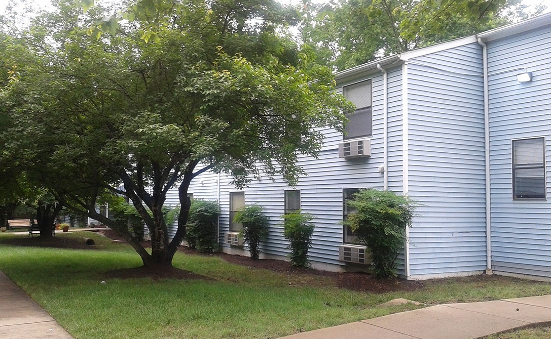 Saint Cosma & Damianos House in Richmond, VA - Foto de edificio