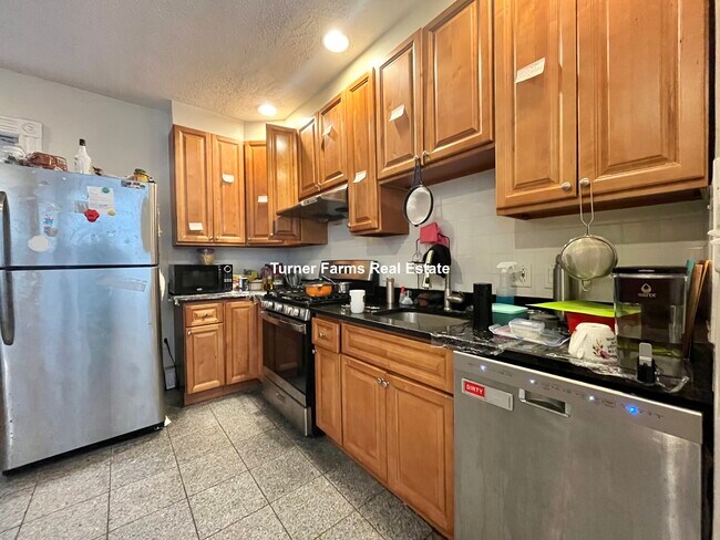 127 Cedar St, Unit 3 in Boston, MA - Foto de edificio - Building Photo