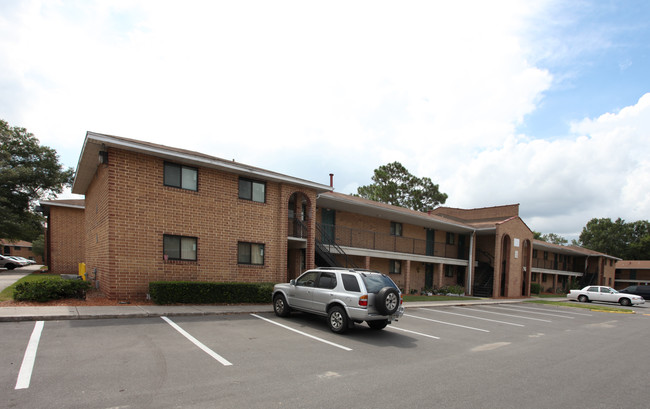 Caroline Arms Apartments in Jacksonville, FL - Foto de edificio - Building Photo