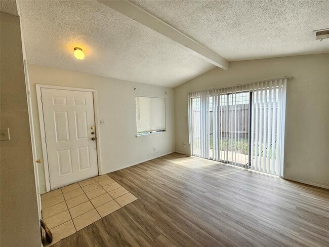6000 Emerald Forest Dr in Austin, TX - Building Photo - Building Photo