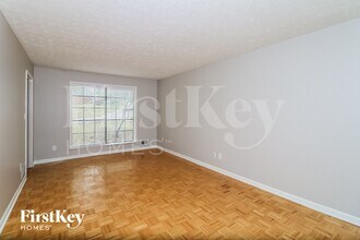 3848 Valley Brook Rd in Snellville, GA - Building Photo - Building Photo