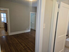 1026 Lakepointe St, Unit 1 in Grosse Pointe Park, MI - Building Photo - Building Photo