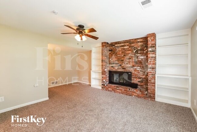 5813 NW Aspen Ln in Kansas City, MO - Building Photo - Building Photo