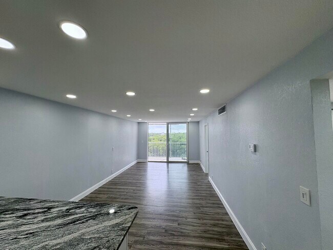689 NE 6th Ct in Boynton Beach, FL - Building Photo - Building Photo