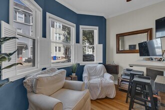 176 H St, Unit 1 in Boston, MA - Foto de edificio - Building Photo