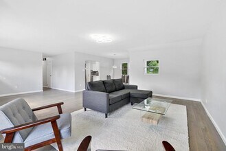 501 Bloomfield Dr in Mount Holly, NJ - Building Photo - Building Photo