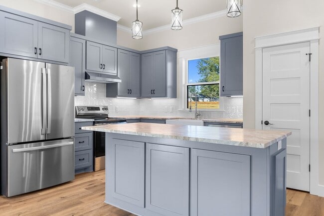 610 E Englewood St in Franklin, TX - Foto de edificio - Building Photo