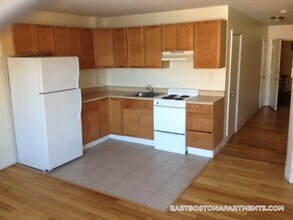 210 Maverick St in Boston, MA - Foto de edificio - Building Photo