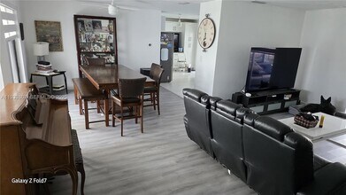 7817 Fairway Blvd in Miramar, FL - Building Photo - Building Photo