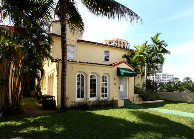 122 Menores Ave in Coral Gables, FL - Foto de edificio - Building Photo