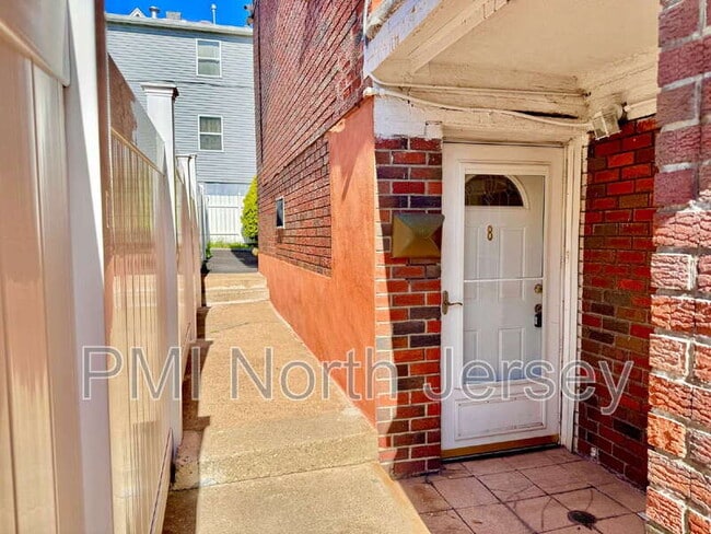 9051 Palisade Ave in North Bergen, NJ - Building Photo - Building Photo