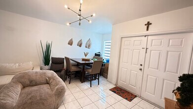9149 NW 119th Ter in Hialeah Gardens, FL - Building Photo - Building Photo