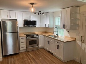 12 Lowell St in Windsor, VT - Building Photo