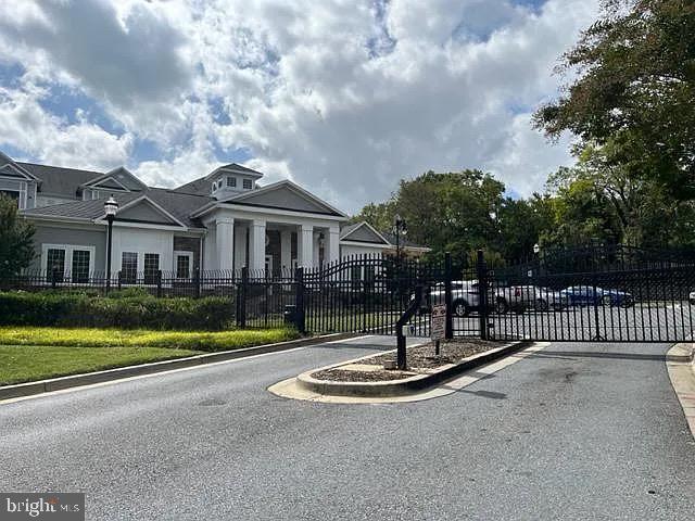 1301 Karen Blvd in Capitol Heights, MD - Building Photo - Building Photo