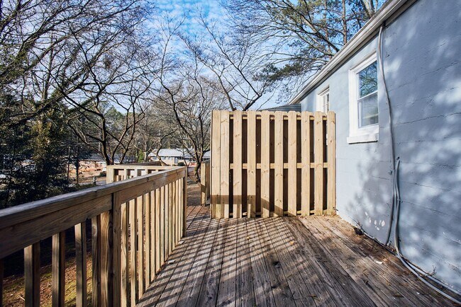 3323 Midway Rd in Decatur, GA - Foto de edificio - Building Photo