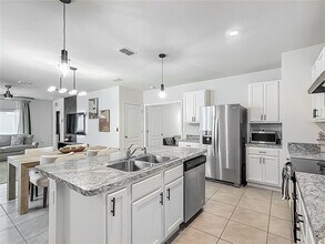 1304 Berry Ln in Davenport, FL - Building Photo - Building Photo