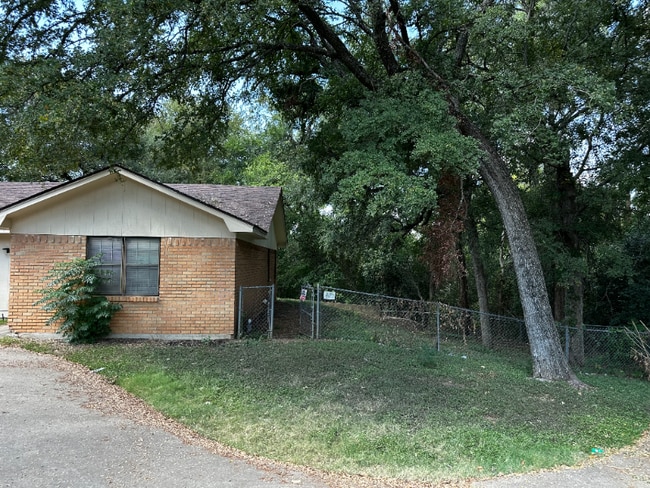 8507 Bosque Blvd in Waco, TX - Foto de edificio - Building Photo