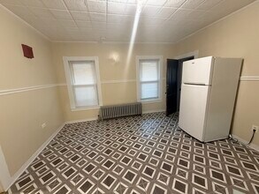 32 Manchester St in Lowell, MA - Building Photo - Building Photo