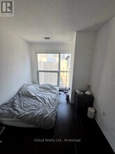 386 Yonge St in Toronto, ON - Building Photo - Building Photo