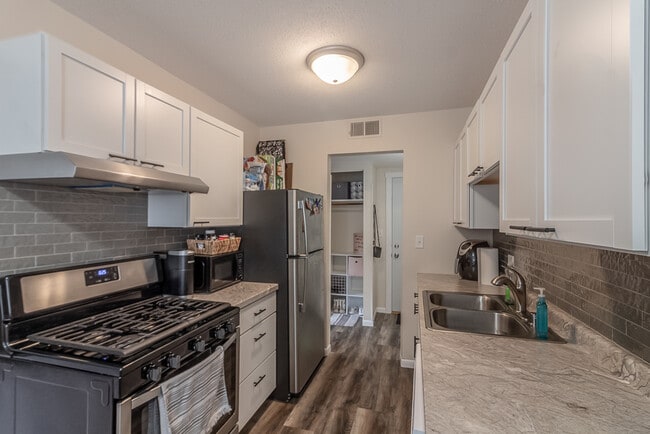 2219 Marwood Dr, Unit 3 in Mankato, MN - Building Photo - Building Photo