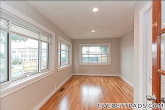 134 Vine St, Unit 1 in Everett, MA - Building Photo - Building Photo