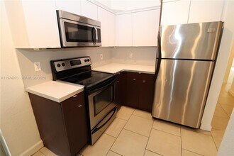 6835 Rue Versailles Dr in Miami Beach, FL - Building Photo - Building Photo