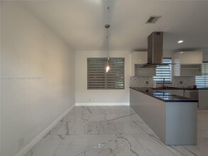 651 Honeysuckle Ln in Weston, FL - Building Photo - Building Photo