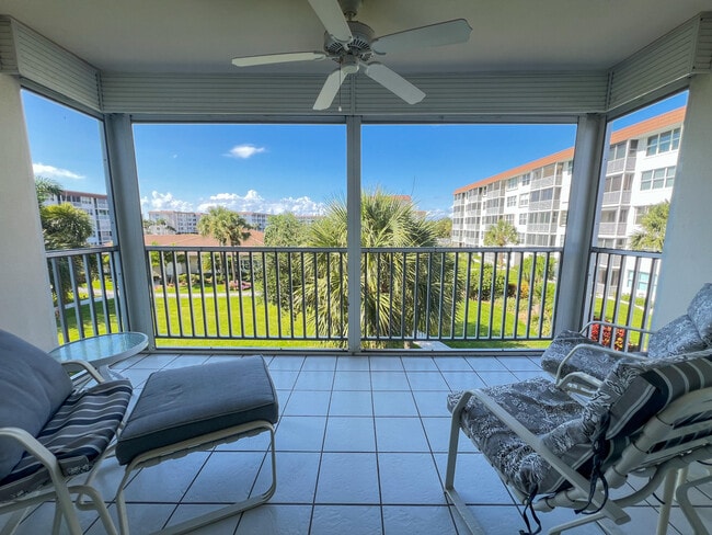 900 Dogwood Dr in Delray Beach, FL - Building Photo - Building Photo