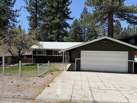 3204 Apple St in South Lake Tahoe, CA - Building Photo