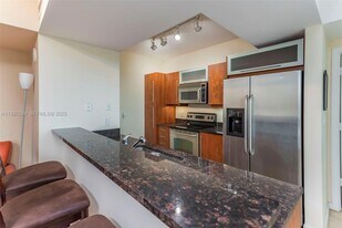 7355 SW 89th St, Unit 721N in Miami, FL - Building Photo