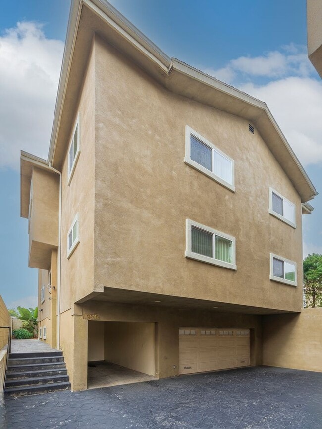 11963 Manor Dr in Hawthorne, CA - Building Photo - Building Photo