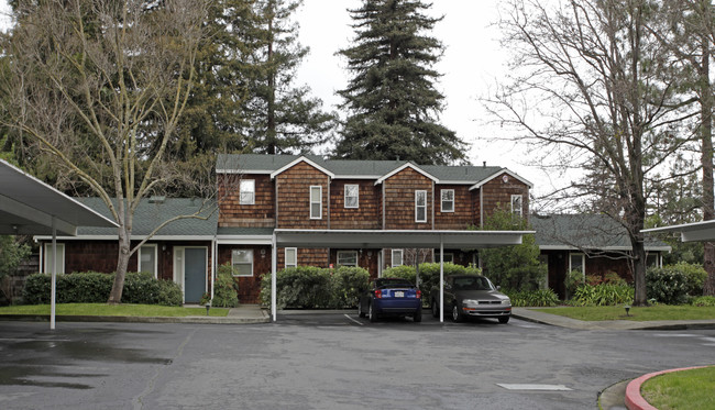 Virginia Park Garden Apts Apartments in Napa, CA - Foto de edificio - Building Photo