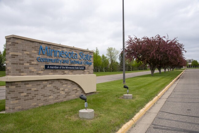 Laurel Place Apartments in Fergus Falls, MN - Building Photo - Building Photo