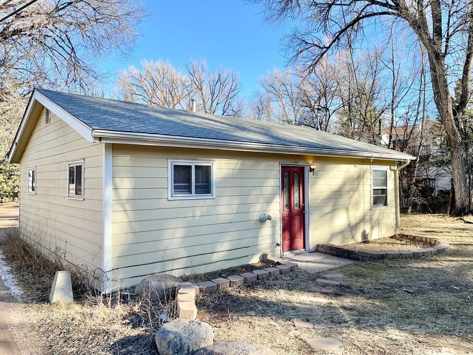 1911 Manor Ln in Colorado Springs, CO - Building Photo