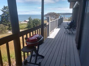 3923 Diamond Point Rd, Unit A in Sequim, WA - Building Photo - Building Photo