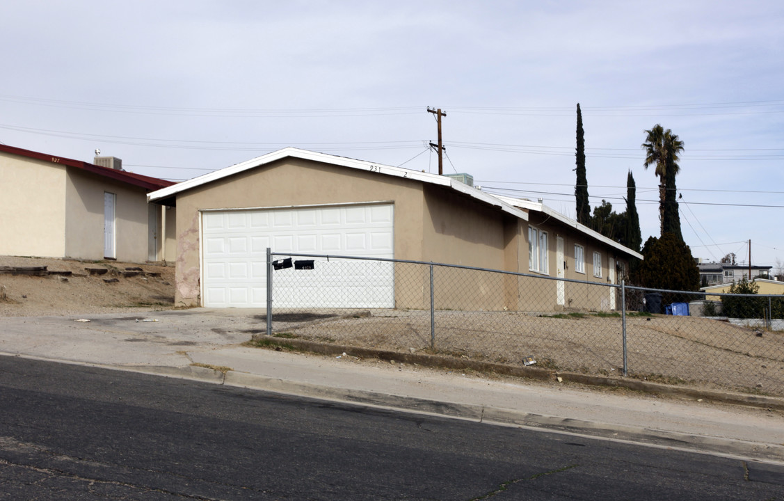 929-931 Carson St in Barstow, CA - Building Photo